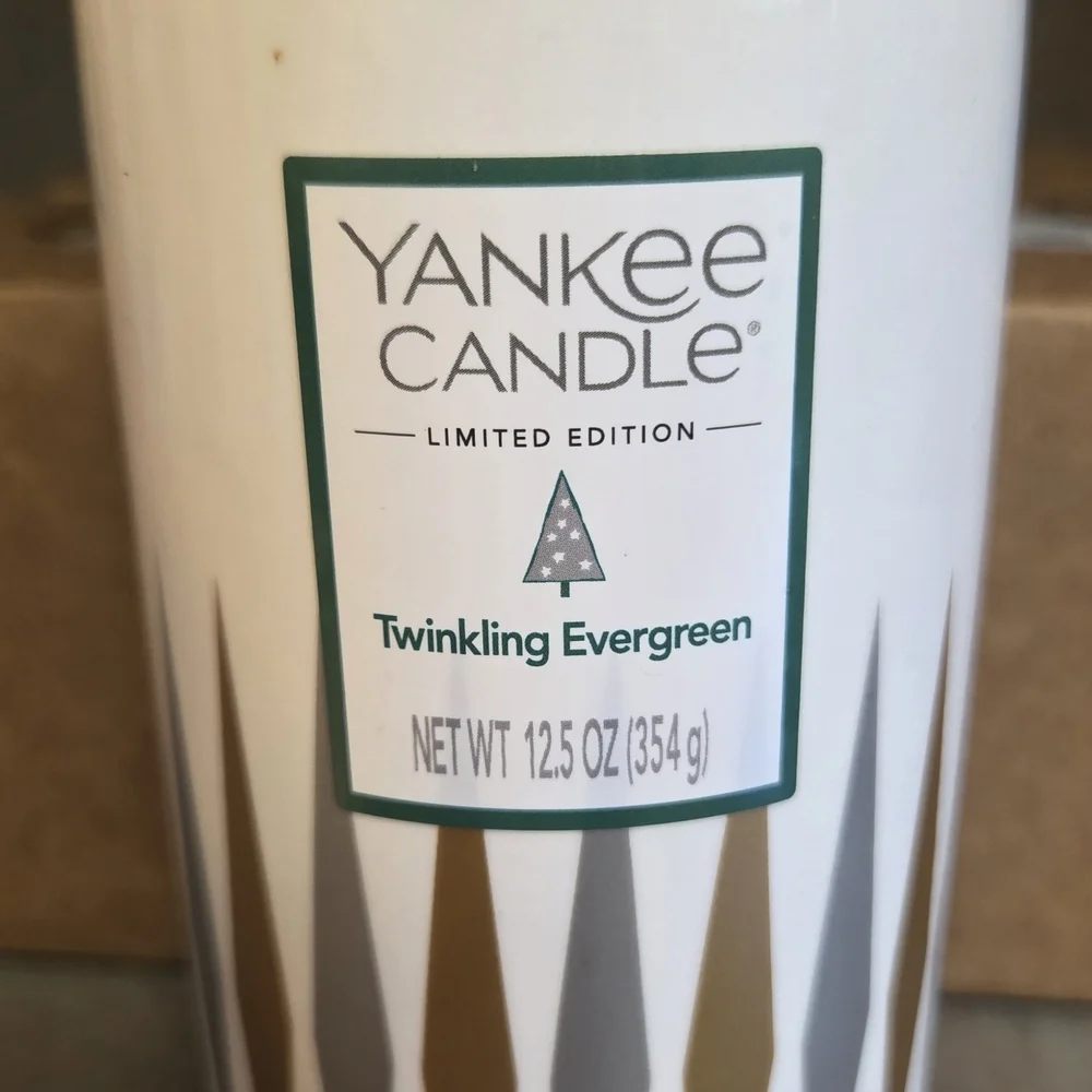 🔺️🆕️🔺️Yankee Candle Twinkling Evergreen.🎄🕯🎄
